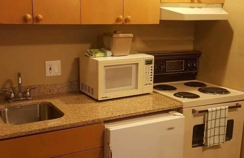 Pemberton Heights Hotel | Econo Lodge Inn & Suites