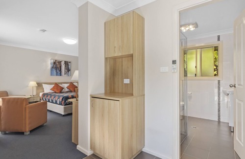 Cowra Hotel | Econo Lodge Alabaster