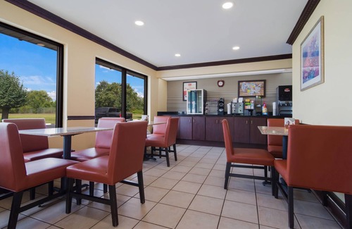 Gold Rock Hotel | Econo Lodge Battleboro - Rocky Mount I-95