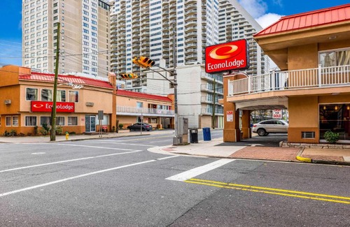 Atlantic City Cabin | Econo Lodge Beach and Boardwalk