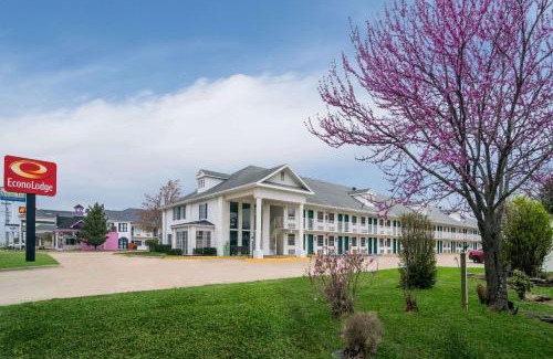 Branson Theater District Cabin | Econo Lodge Branson Theater District