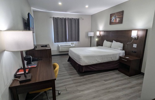 Cochrane Hotel | Econo Lodge
