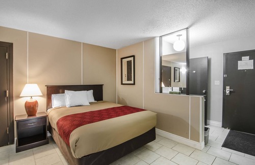Lloydminster Hotel | Econo Lodge