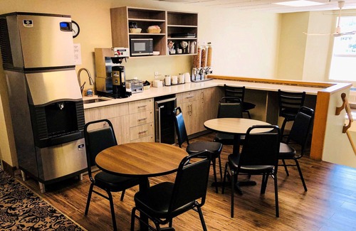 Okotoks Hotel | Econo Lodge