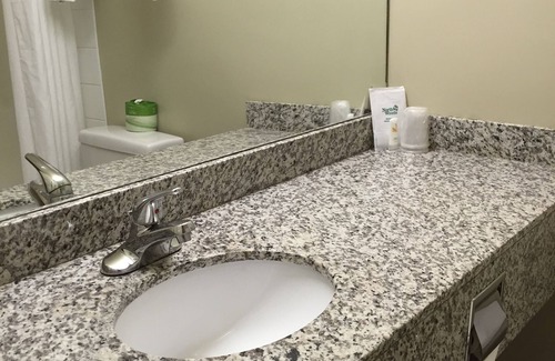Okotoks Hotel | Econo Lodge