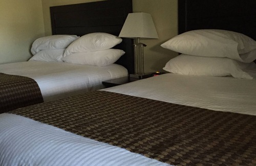 Okotoks Hotel | Econo Lodge