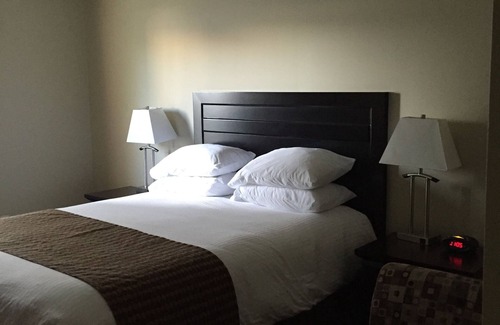 Okotoks Hotel | Econo Lodge