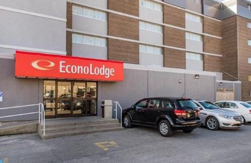 Smiths Falls Cabin | Econo Lodge