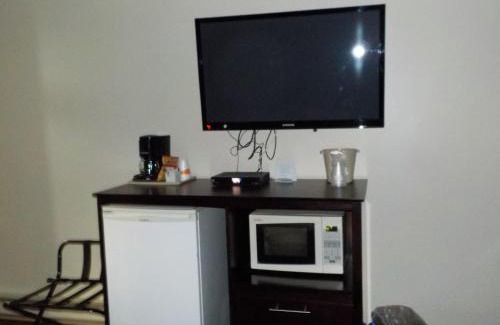 Vernon Cabin | Econo Lodge