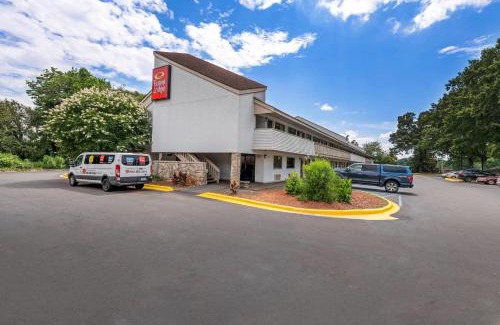 Toddville Road Cabin | Econo Lodge Charlotte Airport