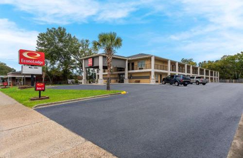Cheraw Cabin | Econo Lodge Cheraw Market Street