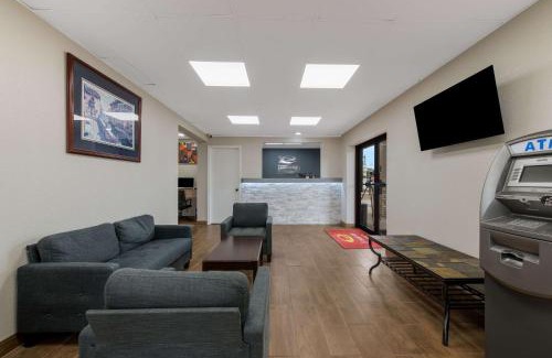 Cheraw Cabin | Econo Lodge Cheraw Market Street