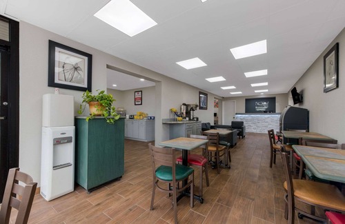 Cheraw Hotel | Econo Lodge Cheraw Market Street