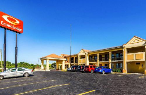 Christiansburg Cabin | Econo Lodge Christiansburg-Blacksburg I-81