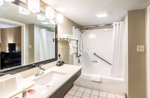 Crestview Hotel | Econo Lodge Crestview