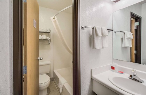 Custer Hotel | Econo Lodge Custer