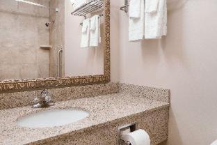 Corfu Cabin | Econo Lodge Darien Lakes