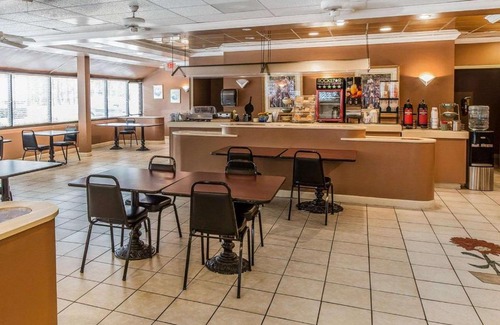 Douglas Cabin | Econo Lodge Douglas