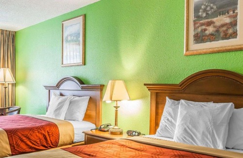 Douglas Cabin | Econo Lodge Douglas