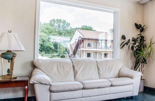 Monocacy Station Cabin | Econo Lodge Douglassville-Pottstown