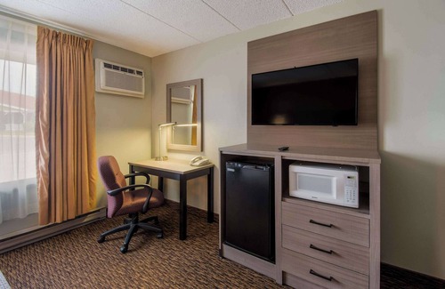 Hermantown Hotel | Econo Lodge Duluth near Miller Hill Mall