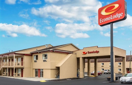Staunton Cabin | Econo Lodge East