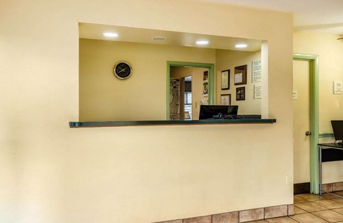 Staunton Cabin | Econo Lodge East