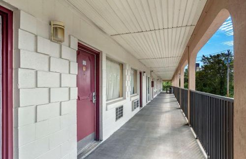 Easton Cabin | Econo Lodge Easton Route 50
