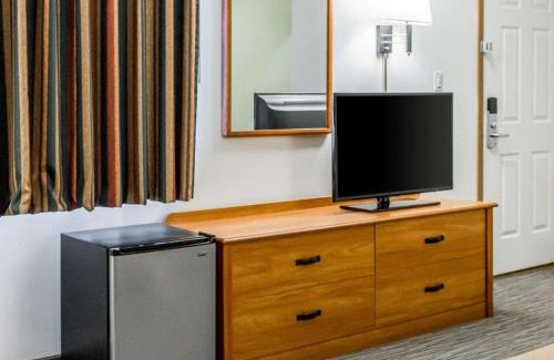 Elkhart Cabin | Econo Lodge Elkhart North