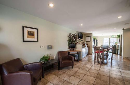 Elkridge Cabin | Econo Lodge Elkridge near Arundel Mills