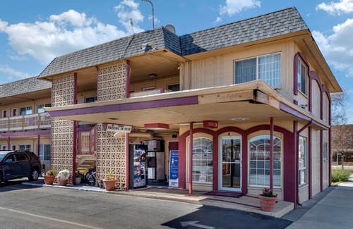 Fallon Hotel | Econo Lodge Fallon Naval Air Station Area