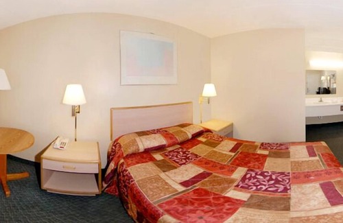 Franklin Hotel | Econo Lodge Franklin - Springboro