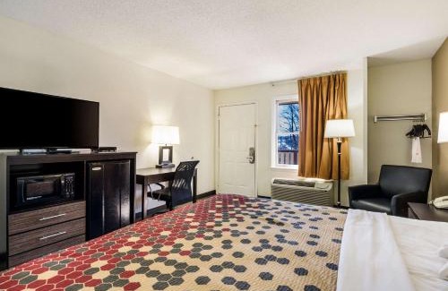 Glade Spring Cabin | Econo Lodge Glade Springs I-81