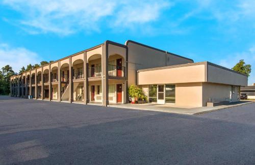 Goldsboro Cabin | Econo Lodge Goldsboro Hwy 70