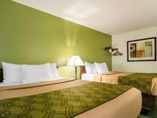 Hays Cabin | Econo Lodge Hays I-70