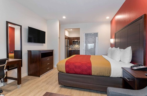 Barker Hotel | Econo Lodge Houston Northwest - Cypress