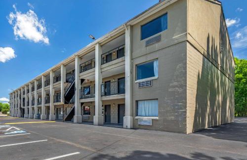 Northwest Hotel | Econo Lodge Inn & Suites Virginia Beach - Norfolk