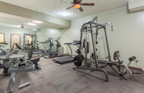 Medicine Hat Hotel | Econo Lodge Inn & Suites