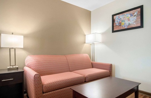 Springfield Hotel | Econo Lodge Inn & Suites