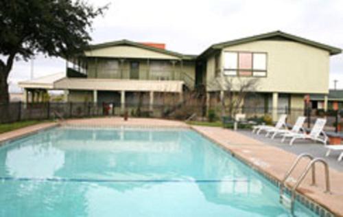Abilene Hotel | Econo Lodge Inn & Suites Abilene East District