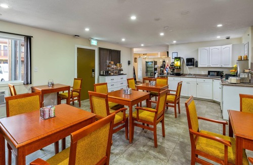 High Level Hotel | Econo Lodge Inn & Suites
