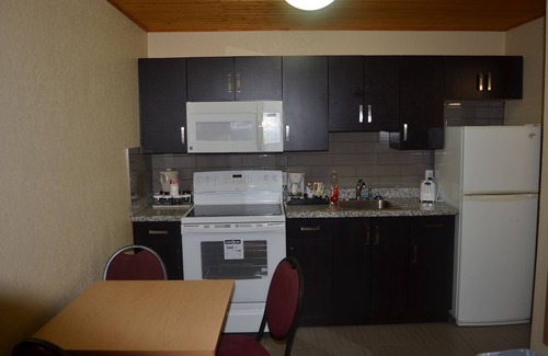 Medicine Hat Hotel | Econo Lodge Inn & Suites