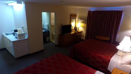 Saint John Hotel | Econo Lodge Inn & Suites