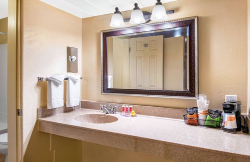 Durango Hotel | Econo Lodge Inn & Suites Durango