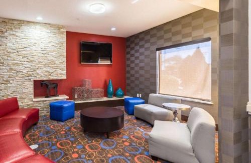 North Shore Hotel | Econo Lodge Inn & Suites East Houston I-10