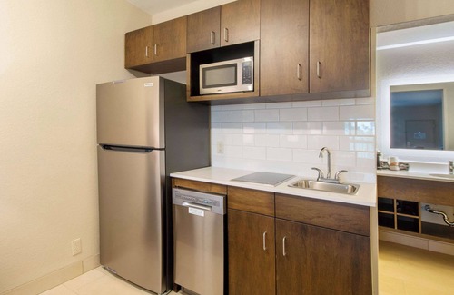 Foley Hotel | Econo Lodge Inn & Suites Foley - North Gulf Shores