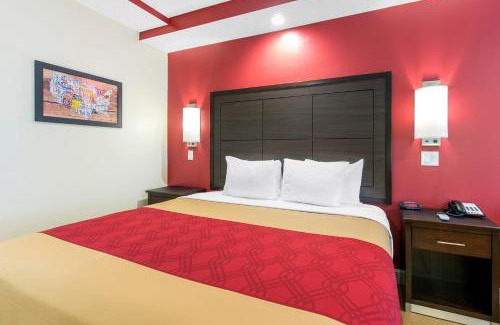 Barker Hotel | Econo Lodge Inn & Suites Houston Willowbrook