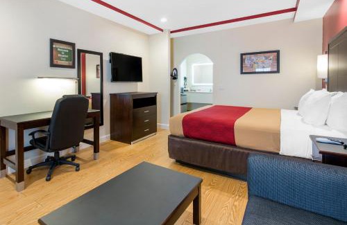 Barker Hotel | Econo Lodge Inn & Suites Houston Willowbrook