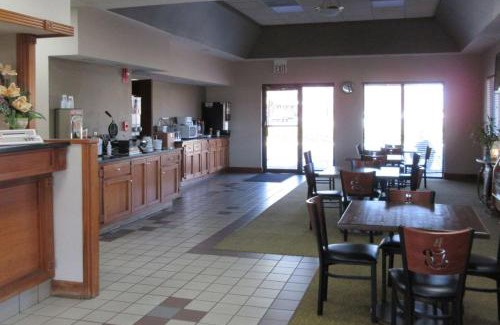 Manchester Hotel | Econo Lodge Inn & Suites Manchester North