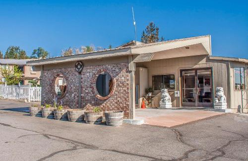 Madras Hotel | Econo Lodge Inn & Suites Madras